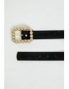 Cinturón negro con hebilla rectangular